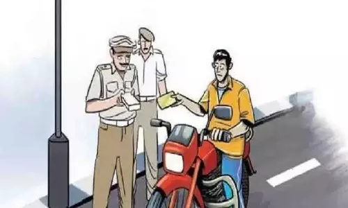 பல்லடத்தில் போக்குவரத்து விதிகளை மீறிய 1147 பேர் மீது வழக்கு - ரூ.7லட்சத்து 72 ஆயிரம் அபராதம்