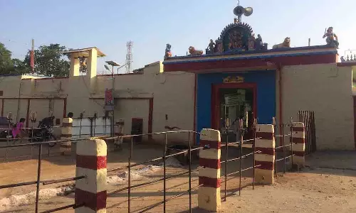 நீண்ட இழுபறிக்கு பின் கொண்டத்து காளியம்மன் கோவில் கடைகள் ரூ7.10 லட்சத்திற்கு ஏலம்