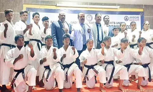 கராத்தே பயிற்சி பெற்றவர்களுக்கு பிளாக் பெல்ட் வழங்கும் நிகழ்ச்சி