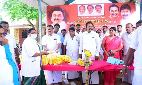 அரசு மருத்துவமனையில் ரத்த தானம்