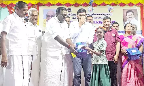 துளசியாபட்டினத்தில் அவ்வை பெருவிழா; போட்டிகளில் வெற்றி பெற்றவர்களுக்கு பரிசு வழங்கல்