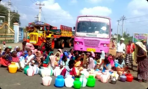 கிளியூர் கிராமத்திற்கு சுத்தமான குடிநீர் வழங்க கோரி போராட்டம்