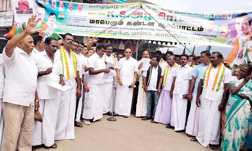 களக்காட்டில் காங்கிரஸ் கட்சியினர் ஆர்ப்பாட்டம்