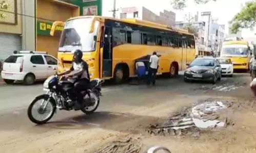 கல்லூரி பேருந்தில் புகை: டிரைவர் சமயோசிதத்தால் விபத்து தவிர்ப்பு