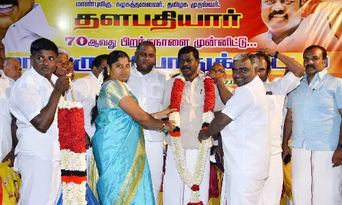 சாம்பவர் வடகரையில் தி.மு.க. பொதுக்கூட்டத்தில் நலத்திட்ட உதவிகள்