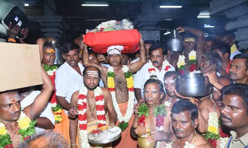 பூச்சாட்டுதலுடன் பண்ணாரியம்மன் கோவில் குண்டம் திருவிழா தொடங்கியது