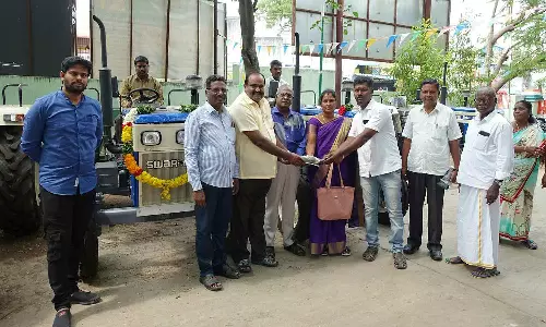 7 ஊராட்சிகளுக்கு ரூ.60 லட்சம் மதிப்பீட்டில் 9 டிராக்டர்கள்