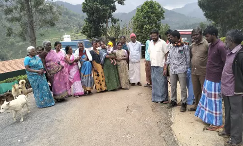 கோத்தகிரி அருகே கரடு முரடான சாலையால் தவிக்கும் கிராம மக்கள்