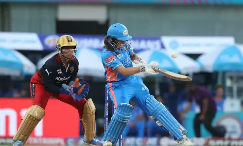 அமலியா அபார ஆட்டம்: பெங்களூரு அணியை 4 விக்கெட் வித்தியாசத்தில் வென்றது மும்பை இந்தியன்ஸ்