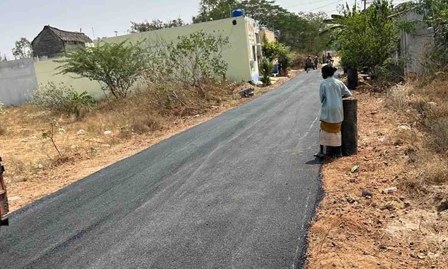 புதிய தார்சாலை அமைப்பு - மொரட்டுப்பாளையம் ஊராட்சி தலைவருக்கு பொதுமக்கள் நன்றி