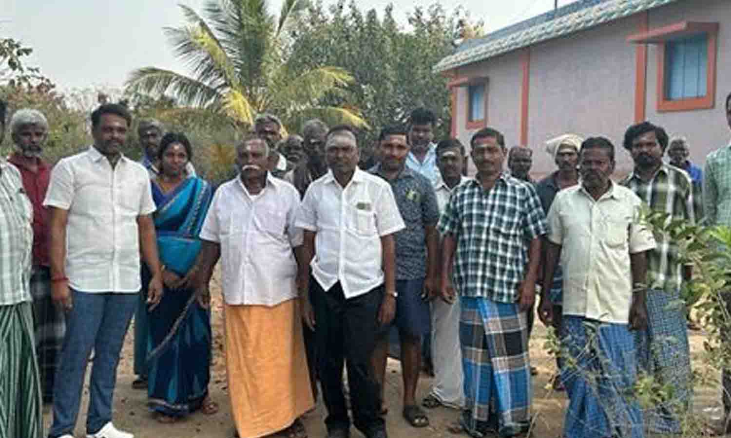 ஊத்துக்குளி அருகே புதிய ரேஷன் கடை கட்ட அடிக்கல் நாட்டு விழா