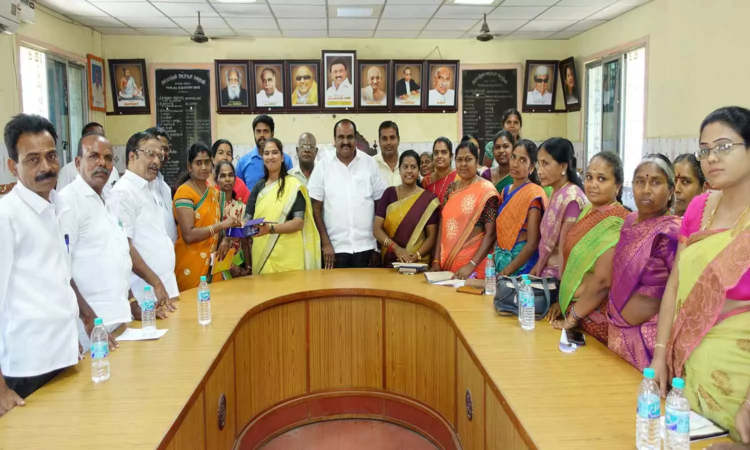 பலத்த மழையால் சேதமடைந்த வாழை, பயிர்களுக்கு உரிய நிவாரணம் வழங்க வேண்டும்