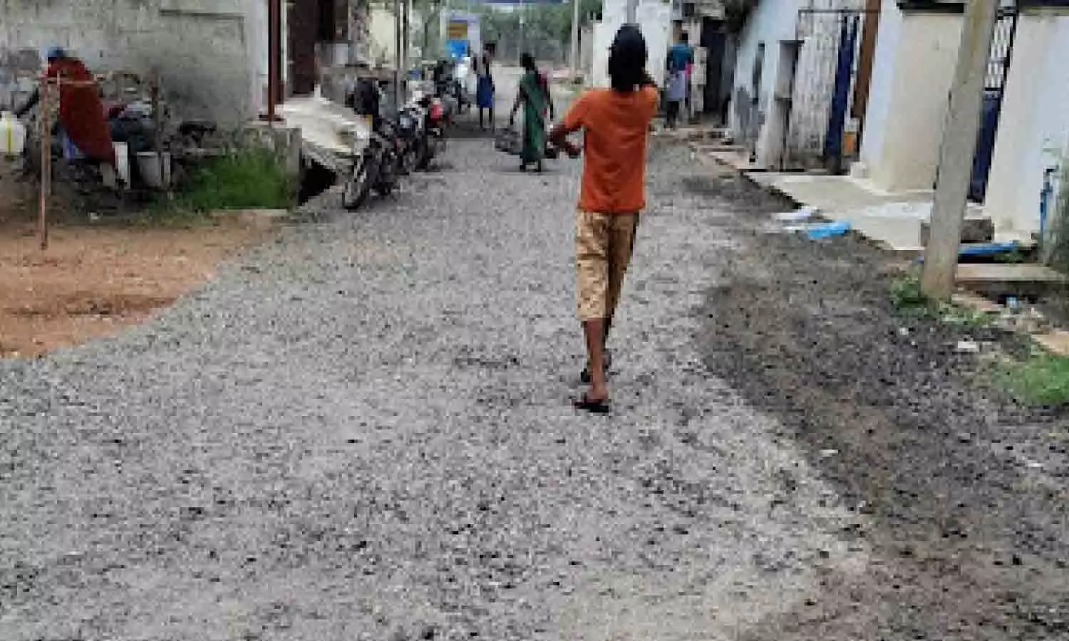 ஜல்லிக்கற்களால் விபத்தில் சிக்கும் வாகன ஓட்டிகள் ஜல்லிக்கற்களால் விபத்தில் சிக்கும் வாகன ஓட்டிகள்