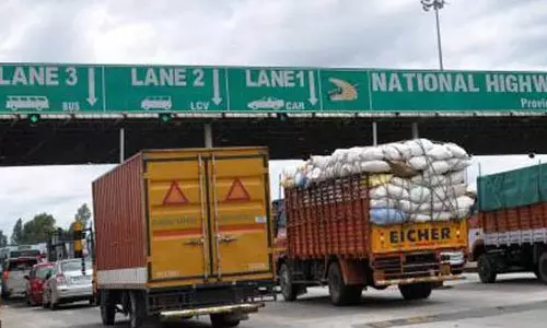 தமிழகம் முழுவதும் சுங்கச்சாவடிகளில் லாரி உரிமையாளர்கள் 1-ந்தேதி ஆர்ப்பாட்டம்