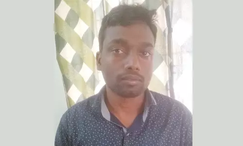 ஒரே குடும்பத்தில் தாய்-மகள்-மருமகளுடன் ஆபாச சாட்டிங் செய்த பாதிரியார்: விசாரணையில் பரபரப்பு தகவல்