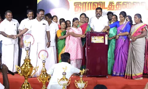 முதல்-அமைச்சர் பிறந்த நாளை முன்னிட்டு சங்கரன்கோவிலில் கோலப்போட்டியில் வெற்றி பெற்றவர்களுக்கு பரிசு