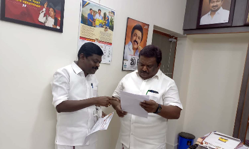 செங்கோட்டை அருகே நிறுத்தப்பட்ட அரசு பஸ்களை மீண்டும் இயக்க வேண்டும்- அமைச்சரிடம், சிவபத்மநாதன் மனு
