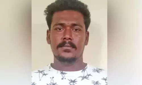 தூத்துக்குடியில் டிரைவரை தாக்கி பணம் பறித்த 2 வாலிபர்கள் கைது