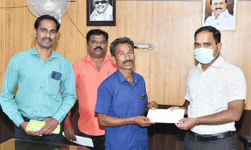 அதிக மகசூல் பெற்ற 3 பட்டுக்கூடு விவசாயிகளுக்கு ரொக்கப்பரிசு