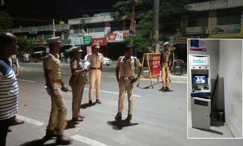 ஆலங்காயம் அருகே ஏ.டி.எம். எந்திரத்தை உடைத்து கொள்ளை முயற்சி- ரூ.3½ லட்சம் தப்பியது