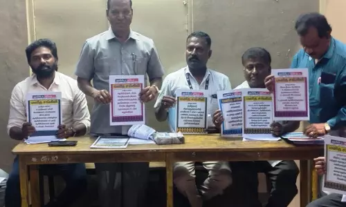 வேலூரில் மனிதசங்கிலி போராட்டம்