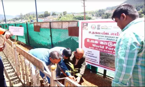 ஊட்டியில் மரக்கன்று நடும் விழா