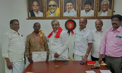 ஊட்டியில் தடகள போட்டியில் தங்கம் வென்றவருக்கு பாராட்டு