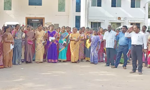 திருமருகலில், அரசு ஊழியர் சங்கத்தினர் ஆர்ப்பாட்டம்