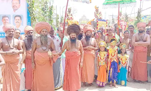 சுப்பிரமணிய சாமி கோவில் கும்பாபிஷேத்தை யொட்டி கடங்ளில் புனிதநீர் எடுத்து வரும் நிகழ்ச்சி