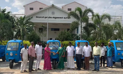 சூளகிரியில் குப்பை வண்டிகள் வழங்கும் நிகழ்ச்சி