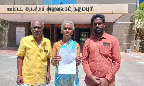 மலேசியாவில் சிக்கி தவிக்கும்  எனது மகனை மீட்டு தர வேண்டும்-கலெக்டரிடம் தாய் மனு