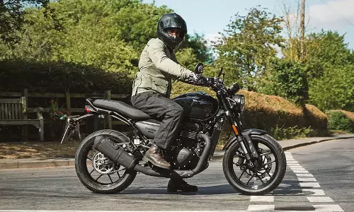 பஜாஜ் - டிரையம்ப் கூட்டணியில் முதல் மோட்டார்சைக்கிள் - வெளியீட்டு விவரம்!