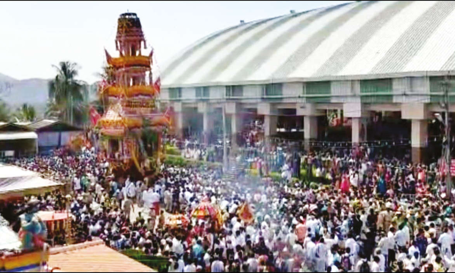 மாதேஸ்வரன் மலைக்கோவிலில் பெரிய தேரோட்டம் நடந்தது