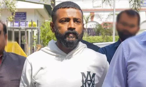 சிறைக்கைதிகளுக்கு ரூ.5 கோடி வழங்க சுகேஷ் சந்திரசேகர் விருப்பம்: அனுமதி கேட்டு டி.ஜி.பி.க்கு கடிதம்