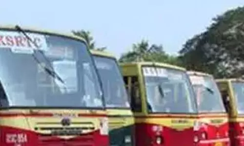 கேரளாவில் கிழிந்த ரூபாய் நோட்டு கொடுத்ததாக மாணவியை பஸ்சில் இருந்து இறக்கி விட்ட பெண் கண்டக்டர்