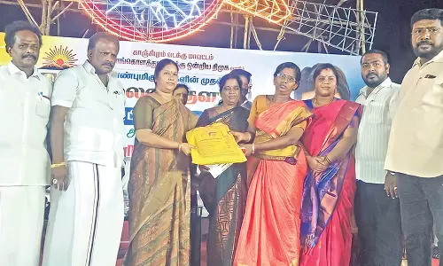 தி.மு.க. அரசின் பட்ஜெட் விளக்க பொதுக்கூட்டம்- வரலட்சுமி மதுசூதனன் எம்.எல்.ஏ. பங்கேற்பு