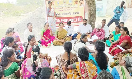 அரக்கோணம் கைனூர் பகுதியில் கிராம சபை கூட்டம்