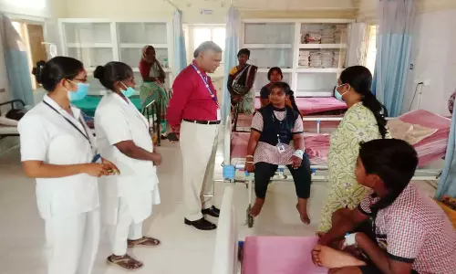 அரசு மருத்துவமனையில் இணை இயக்குனர் திடீர் ஆய்வு