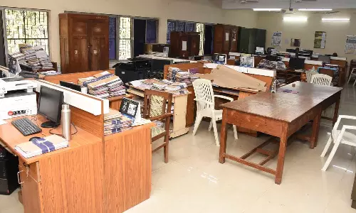 வருவாய்த்துறை ஊழியர்கள் ஒரு நாள் விடுப்பு போராட்டம்