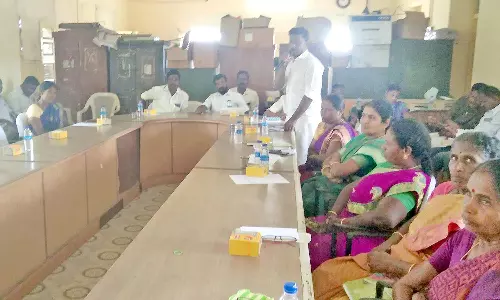 சேதுபாவாசத்திரம் அருகே கழுமங்குடாவில் சாலை வசதி செய்து தர வேண்டும்