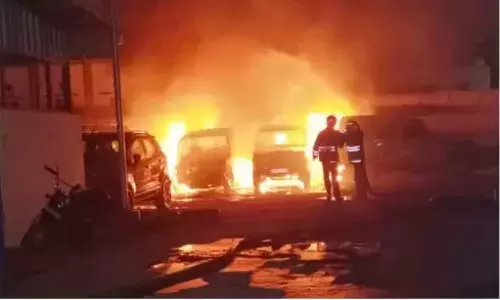 ராமநாதபுரத்தில் நள்ளிரவில் 7 இருசக்கர வாகனங்கள் எரிந்து நாசம்