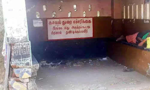 பல்லடம் அருகே பயணிகள் நிழற்குடை இடிந்து விழும் அபாயம்