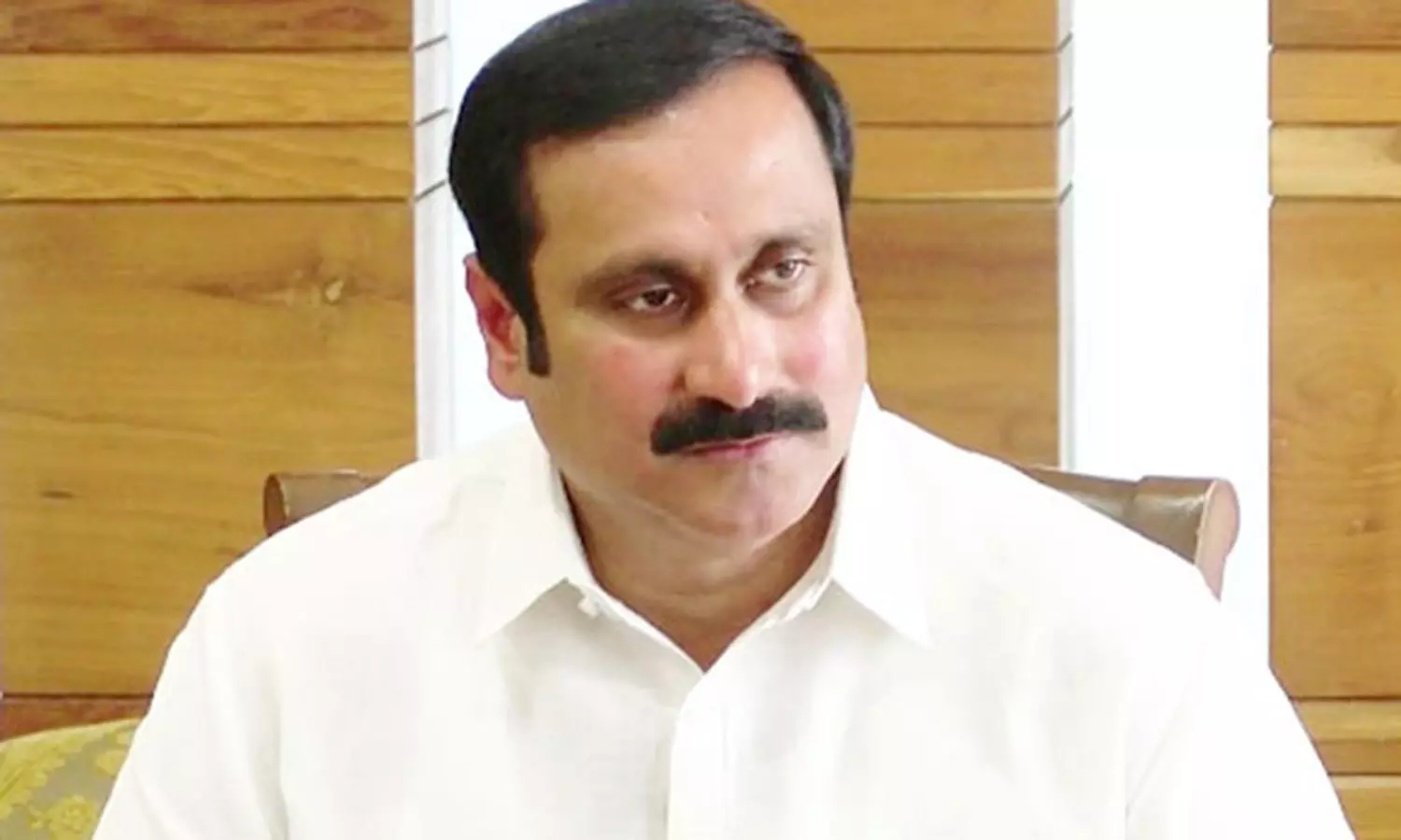 தமிழகத்தில் 15 ஆண்டுகளை கடந்த பேருந்துகளுக்கு பதில் புதிய ஊர்திகளை இயக்க வேண்டும்- அன்புமணி கோரிக்கை தமிழகத்தில் 15 ஆண்டுகளை கடந்த பேருந்துகளுக்கு பதில் புதிய ஊர்திகளை இயக்க வேண்டும்- அன்புமணி கோரிக்கை