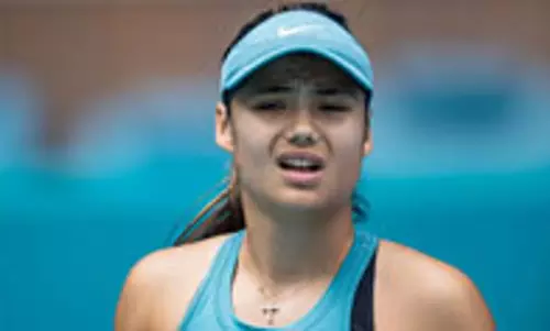 மியாமி ஓபன் சர்வதேச டென்னிஸ் போட்டி: எம்மா ரடுகானுவை வீழ்த்தி பியான்கா 2வது சுற்றுக்கு முன்னேற்றம்