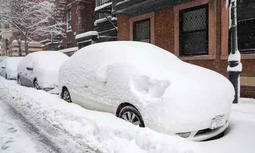 அமெரிக்காவில் கடுமையான பனிப்புயலுக்கு 5 பேர் பலி