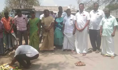ஊத்துக்குளியில் சாலை, கழிவுநீர் கால்வாய் அமைக்கும் பணிகள் தொடக்கம்