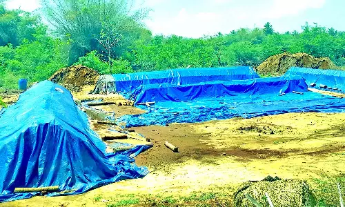 திடீரென பெய்த கோடை மழை; மெலட்டூர் பகுதியில் செங்கல் உற்பத்தி பாதிப்பு