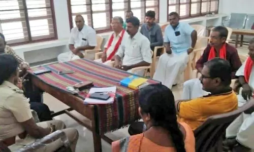 ஆற்றுப்பாலம் கட்டும் பணி : சிவகிரி தாலுகா அலுவலகத்தில் சமாதான கூட்டம்