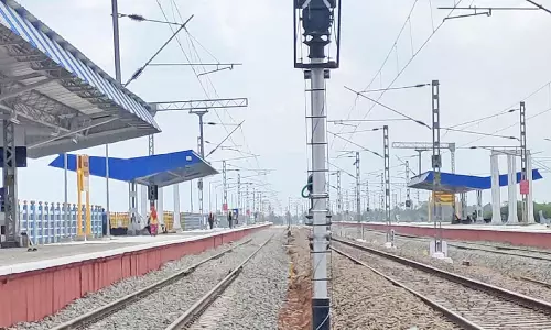 நாங்குநேரி-மேலப்பாளையம் வழித்தடத்தை ரெயில்வே பாதுகாப்பு ஆணையர் ஆய்வு - அதிவேக சோதனை ஓட்டம் இன்று மாலை நடக்கிறது