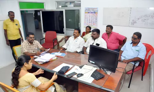 வேலூர் மாநகராட்சி 2-வது மண்டல அலுவலகத்தில் கடைகள் ஏலம்